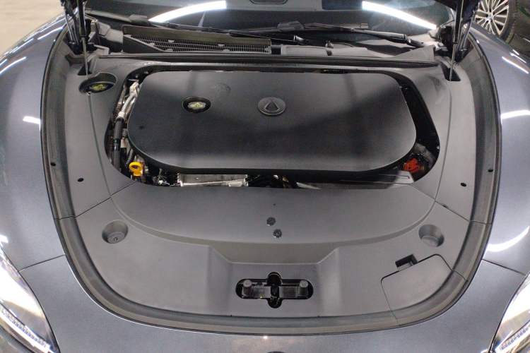 Used Denza Z9 2024 1100 km Four-Wheel Drive Max Version Engine Bay