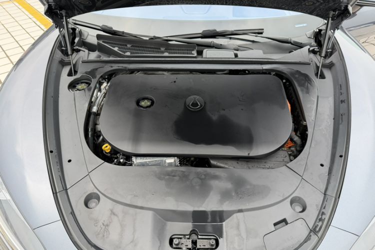Used Denza Z9 2024 1100 km All-Wheel-Drive Ultra Version Engine Bay