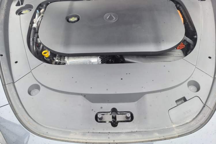 Used Denza Z9 2024 1100 km Four-Wheel Drive Max Version Engine Bay