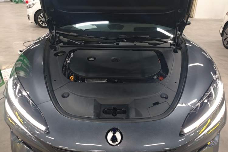 Used Denza Z9 2024 1100 km All-Wheel-Drive Ultra Version Engine Bay