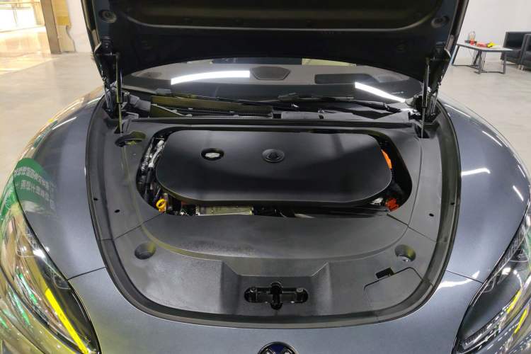 Used Denza Z9 2024 1100 km All-Wheel-Drive Ultra Version Engine Bay
