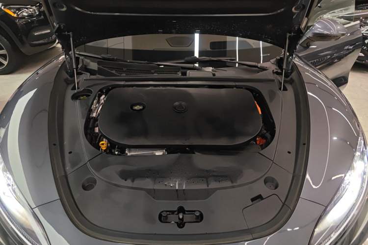 Used Denza Z9 2024 1100 km All-Wheel-Drive Ultra Version Engine Bay