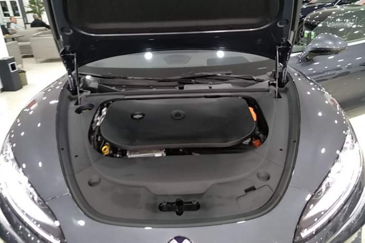 Used Denza Z9 2024 1100 km Four-Wheel Drive Max Version Engine Bay