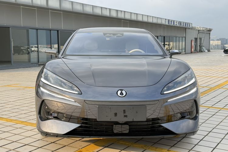 Used Denza Z9 2024 1100 km All-Wheel-Drive Ultra Version Exterior 1