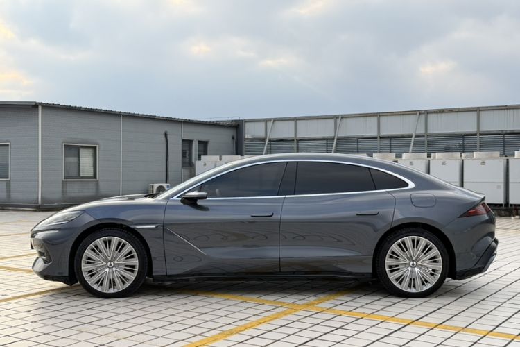 Used Denza Z9 2024 1100 km All-Wheel-Drive Ultra Version Exterior 3