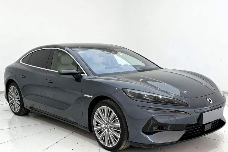 Used Denza Z9 2024 1100 km All-Wheel-Drive Ultra Version Exterior 4