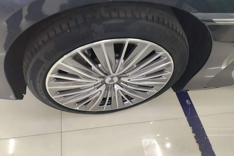 Used Denza Z9 2024 1100 km All-Wheel-Drive Ultra Version Exterior 4