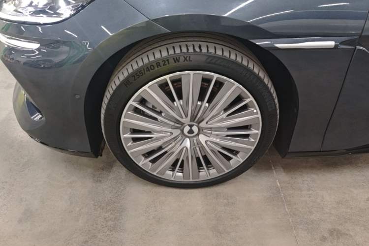 Used Denza Z9 2024 1100 km All-Wheel-Drive Ultra Version Exterior 4