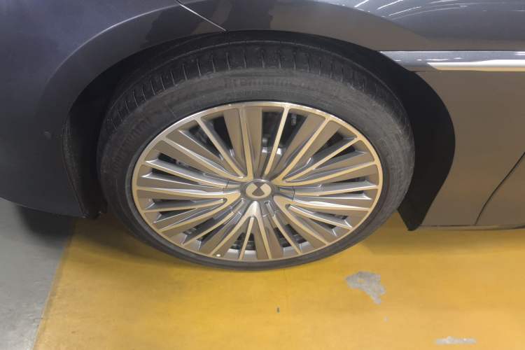 Used Denza Z9 2024 1100 km All-Wheel-Drive Ultra Version Exterior 4