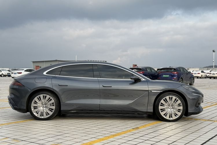 Used Denza Z9 2024 1100 km All-Wheel-Drive Ultra Version Exterior 5