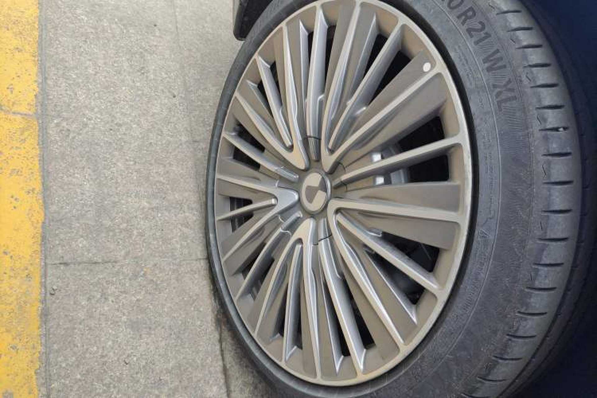 Used Denza Z9 2024 1100 km All-Wheel-Drive Ultra Version Exterior 5