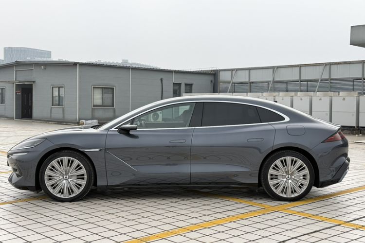 Used Denza Z9 2024 1100 km All-Wheel-Drive Ultra Version Exterior 5