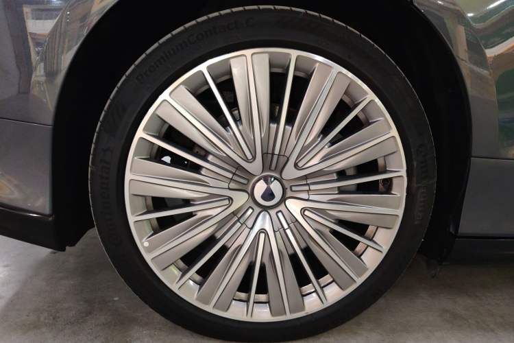 Used Denza Z9 2024 1100 km All-Wheel-Drive Ultra Version Exterior 5