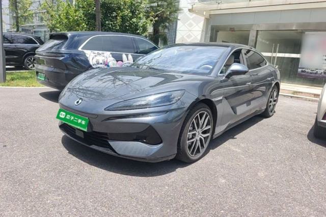 Ojetý Denza Z9 2024 1100 km Four-Wheel Drive Max Version