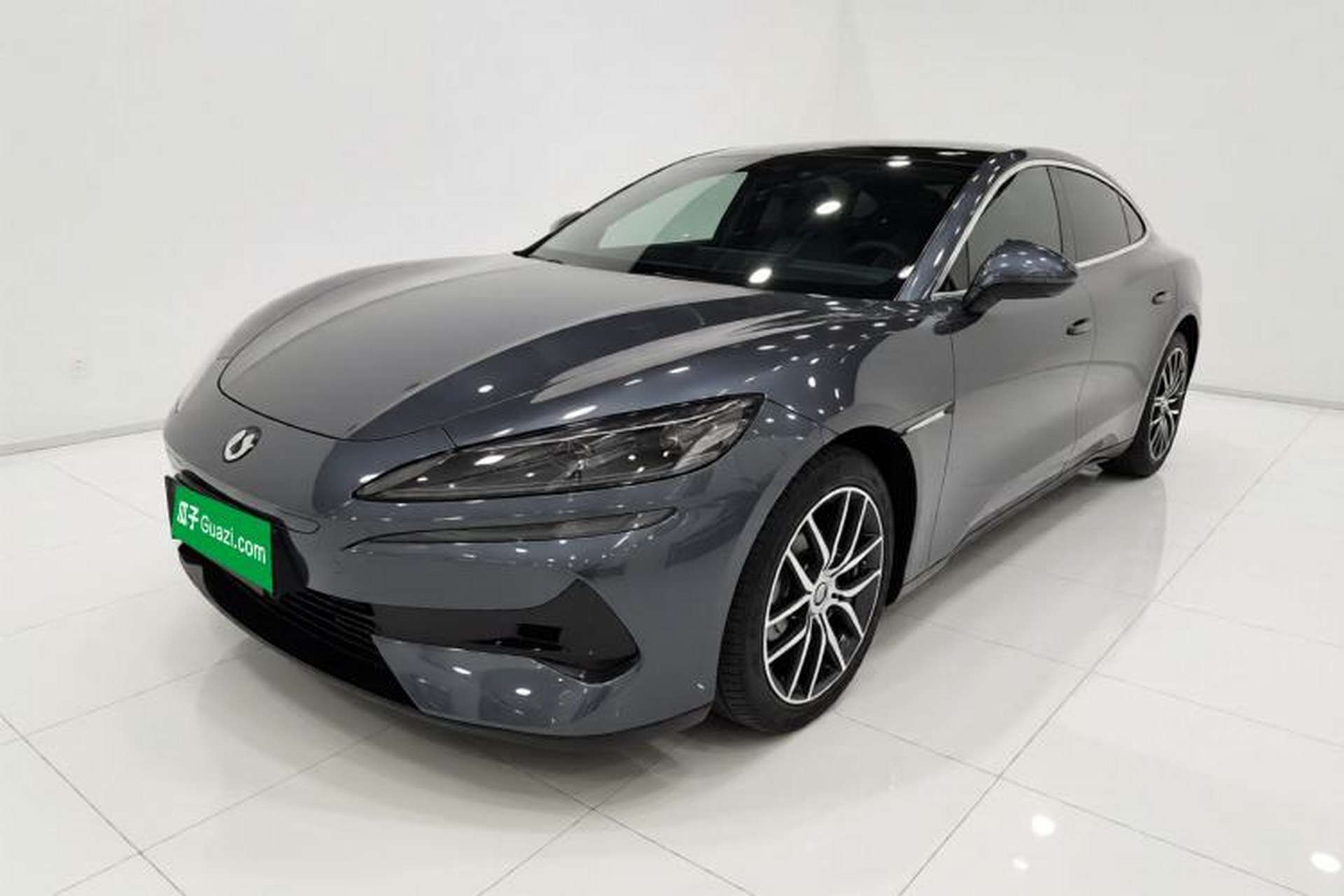 Used Denza Z9 2024 1100 km Four-Wheel Drive Max Version Front Left 45 Deg