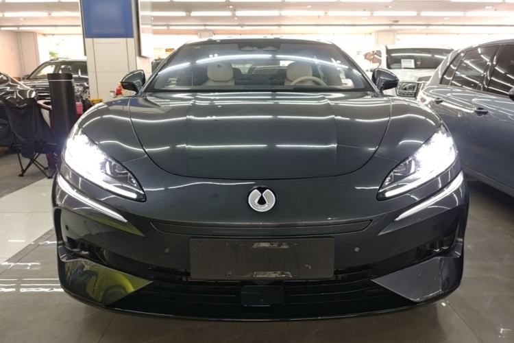 Used Denza Z9 2024 1100 km Four-Wheel Drive Max Version Front