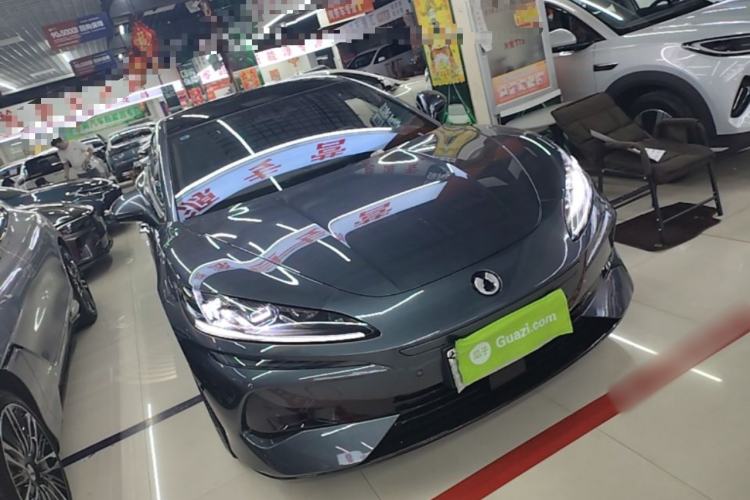 Used Denza Z9 2024 1100 km All-Wheel-Drive Ultra Version Front Right 45 Deg