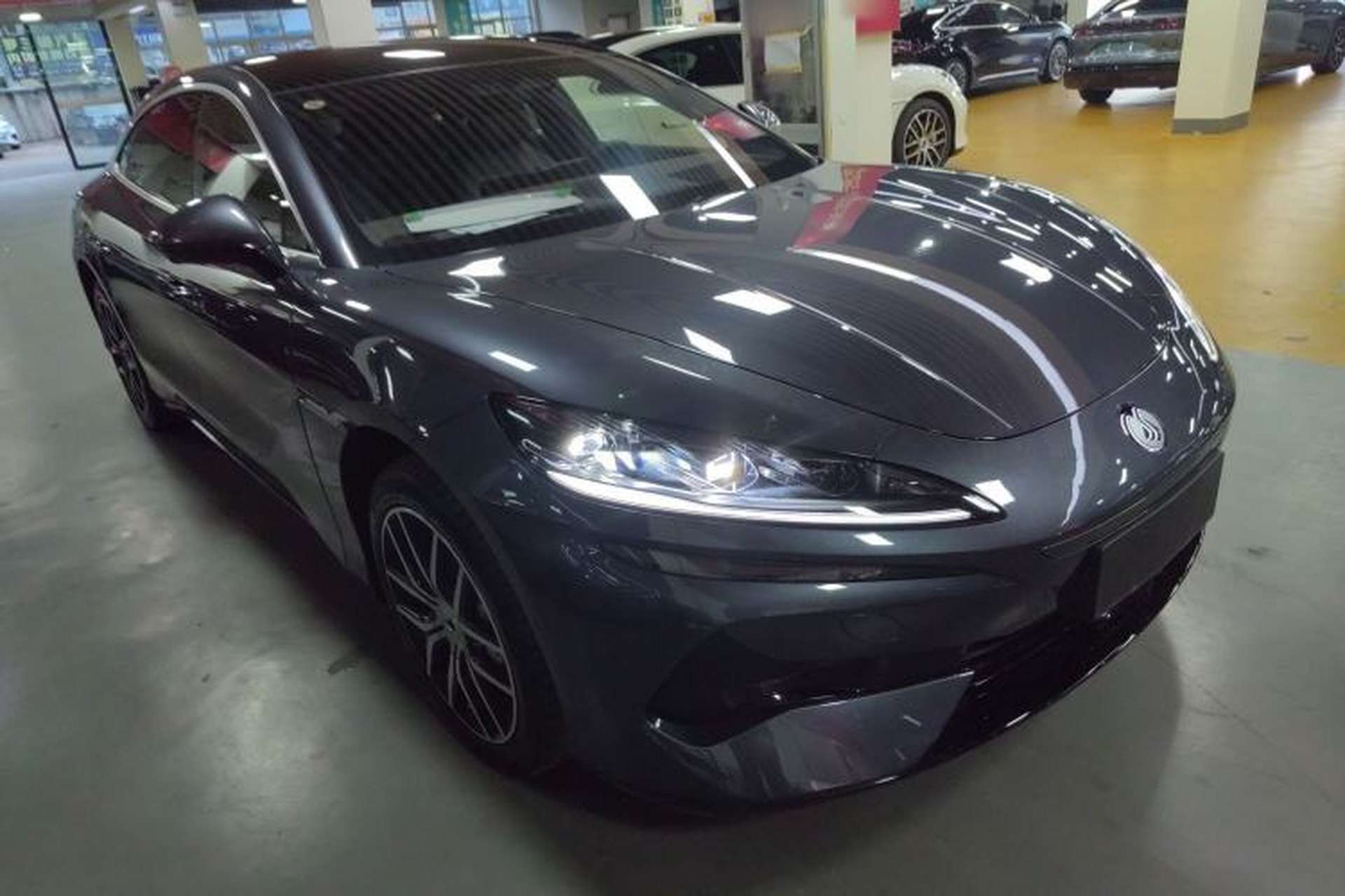 Used Denza Z9 2024 1100 km Four-Wheel Drive Max Version Front Right 45 Deg