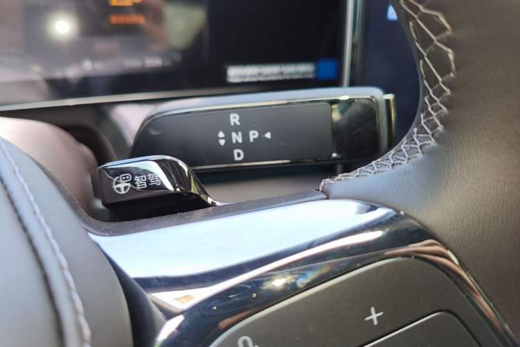 Used Denza Z9 2024 1100 km All-Wheel-Drive Ultra Version Gear Lever