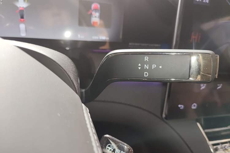 Used Denza Z9 2024 1100 km Four-Wheel Drive Max Version Gear Lever