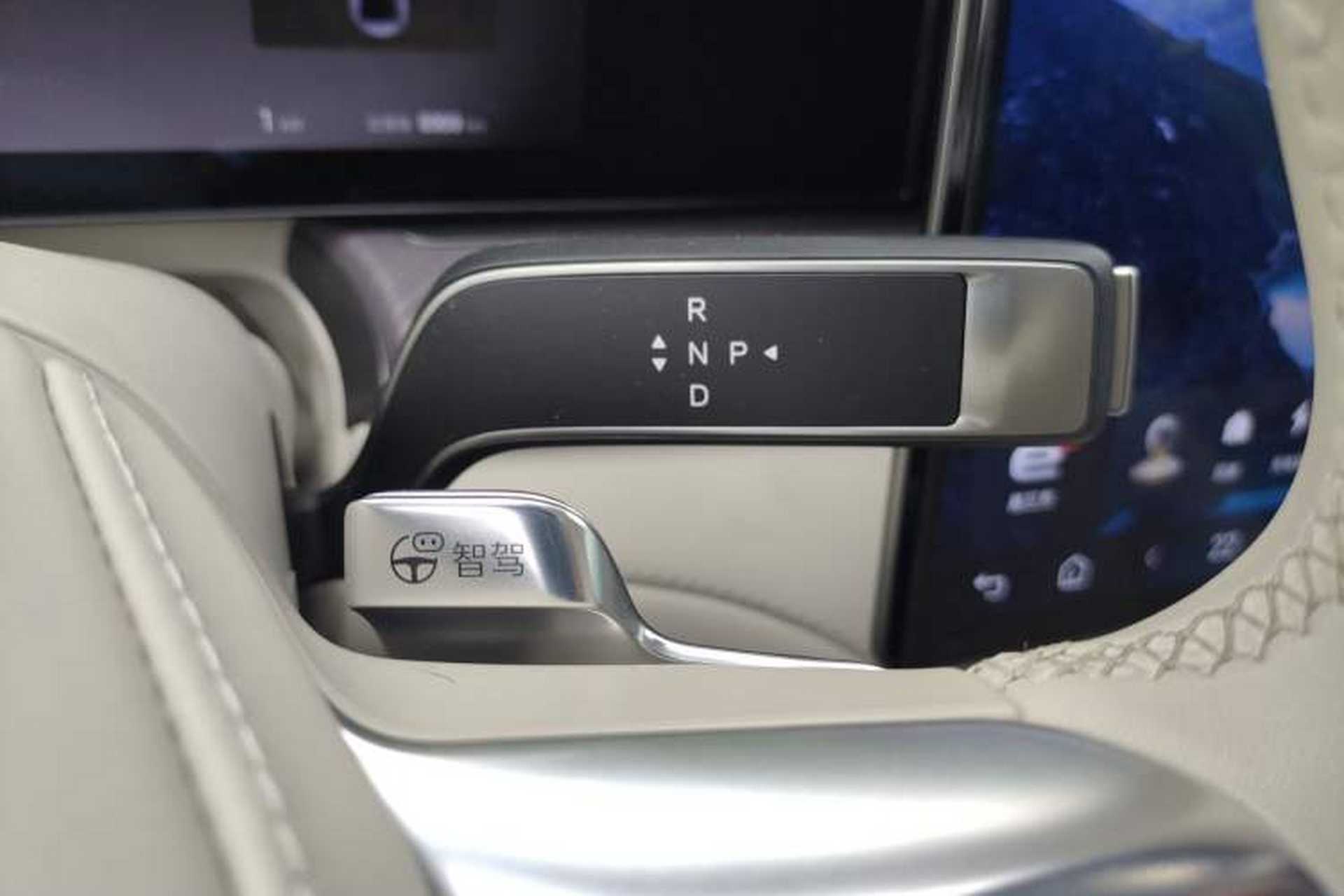 Used Denza Z9 2024 1100 km All-Wheel-Drive Ultra Version Gear Lever