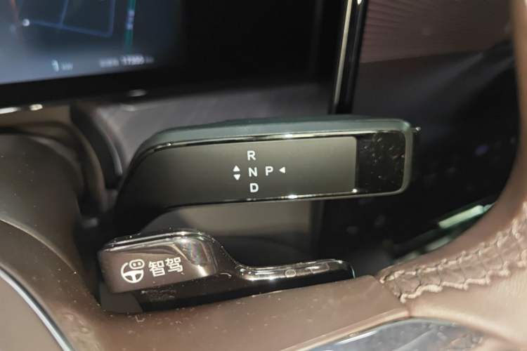 Used Denza Z9 2024 1100 km All-Wheel-Drive Ultra Version Gear Lever