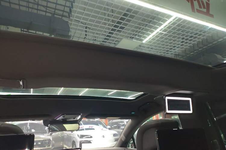 Used Denza Z9 2024 1100 km All-Wheel-Drive Ultra Version Headliner