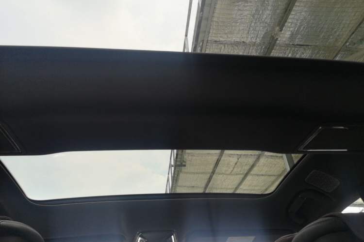 Used Denza Z9 2024 1100 km Four-Wheel Drive Max Version Headliner