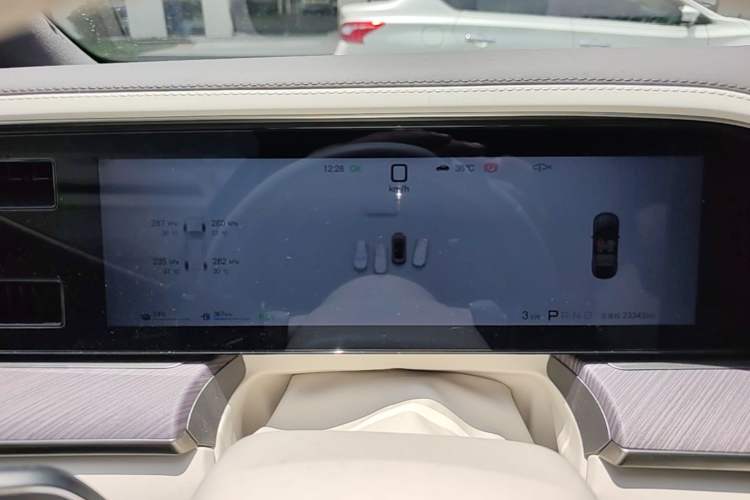 Used Denza Z9 2024 1100 km Four-Wheel Drive Max Version Instrument Cluster