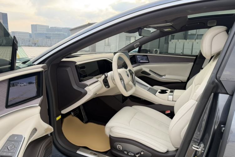 Used Denza Z9 2024 1100 km All-Wheel-Drive Ultra Version Interior 1