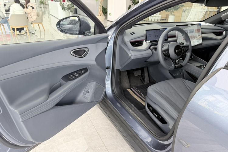 Used Denza Z9 2024 1100 km Four-Wheel Drive Max Version Interior 1