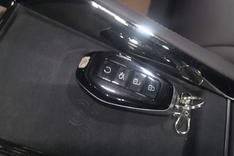 Used Denza Z9 2024 1100 km Four-Wheel Drive Max Version Interior 1