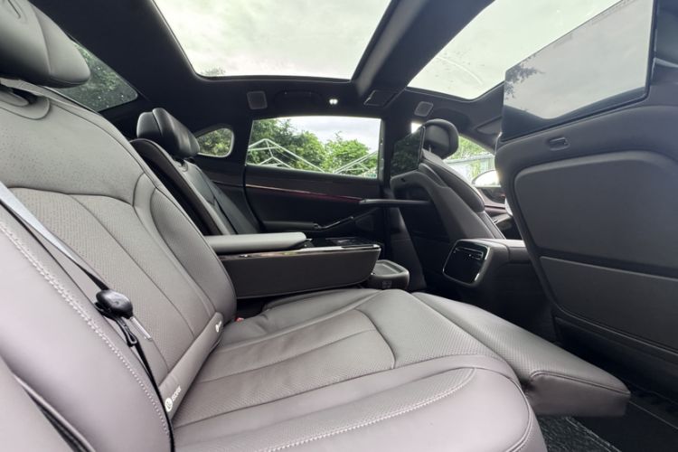 Used Denza Z9 2024 1100 km Four-Wheel Drive Max Version Interior 10