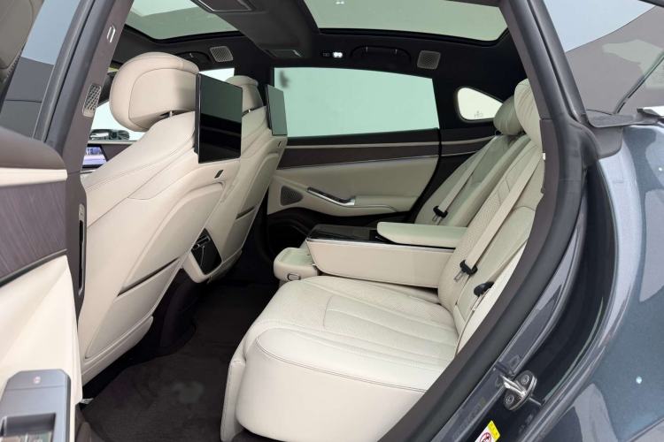 Used Denza Z9 2024 1100 km All-Wheel-Drive Ultra Version Interior 2