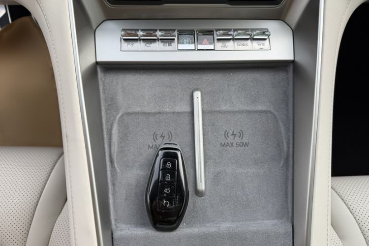 Used Denza Z9 2024 1100 km All-Wheel-Drive Ultra Version Interior 2