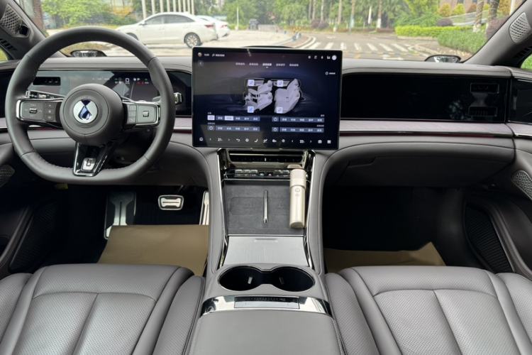 Used Denza Z9 2024 1100 km Four-Wheel Drive Max Version Interior 2