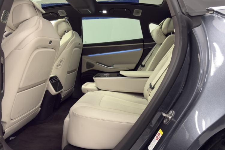 Used Denza Z9 2024 1100 km Four-Wheel Drive Max Version Interior 2