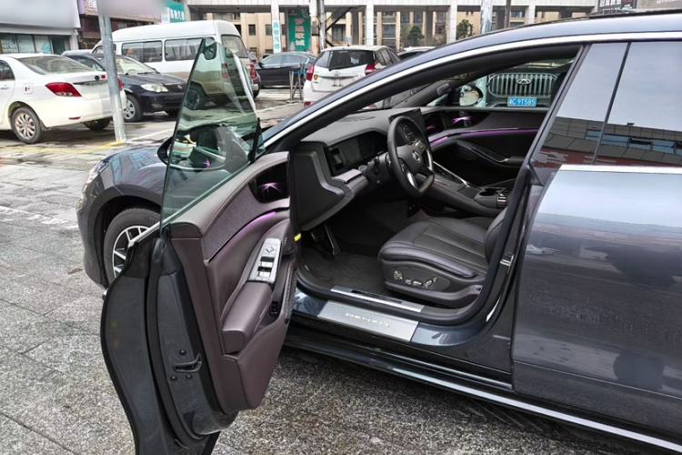 Used Denza Z9 2024 1100 km Four-Wheel Drive Max Version Interior 3