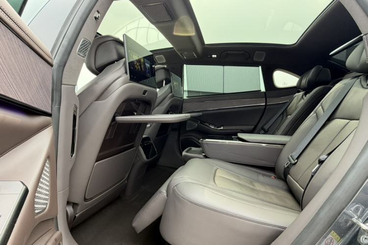 Used Denza Z9 2024 1100 km All-Wheel-Drive Ultra Version Interior 3