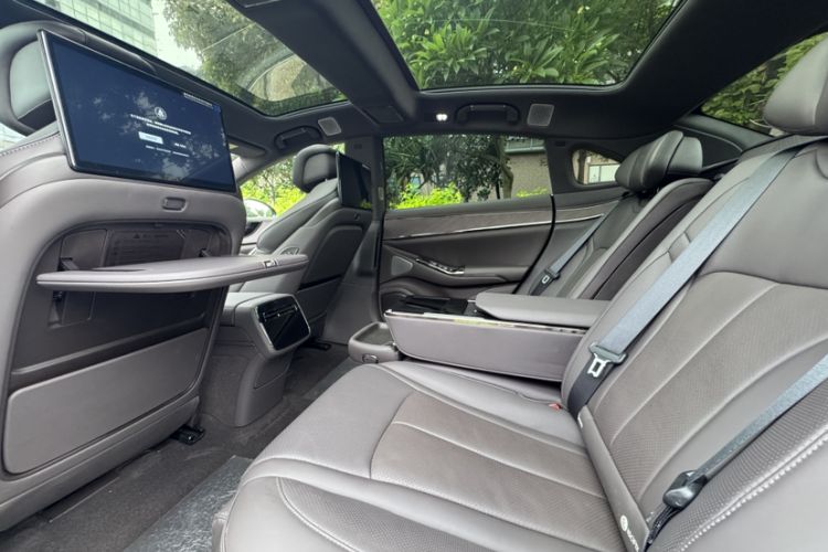 Used Denza Z9 2024 1100 km Four-Wheel Drive Max Version Interior 5