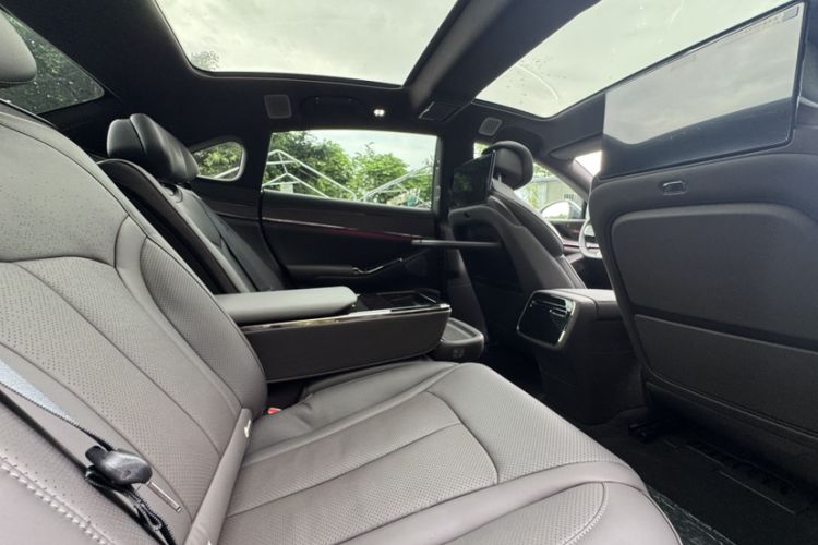 Used Denza Z9 2024 1100 km Four-Wheel Drive Max Version Interior 8