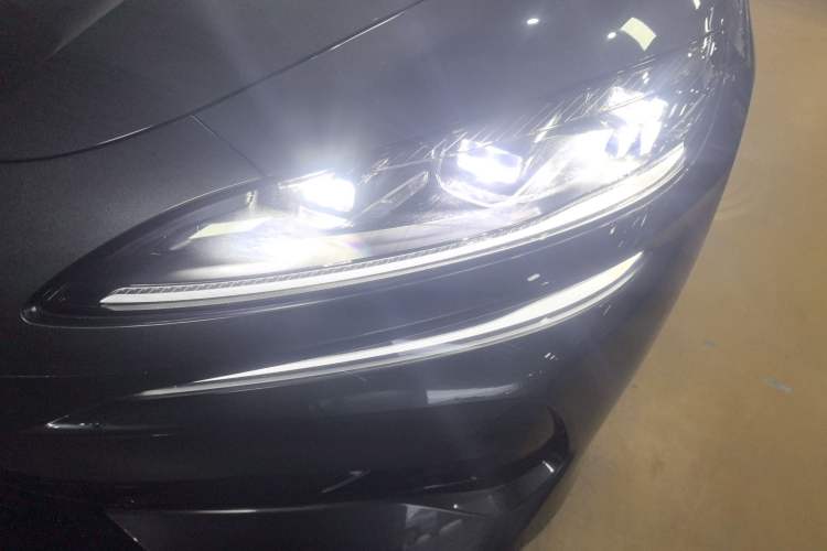 Used Denza Z9 2024 1100 km All-Wheel-Drive Ultra Version Left Front Headlight