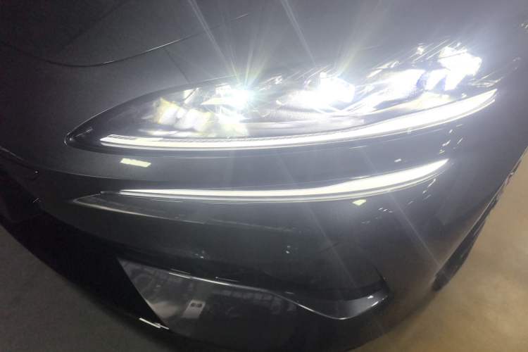Used Denza Z9 2024 1100 km Four-Wheel Drive Max Version Left Front Headlight