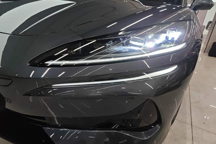Used Denza Z9 2024 1100 km All-Wheel-Drive Ultra Version Left Front Headlight