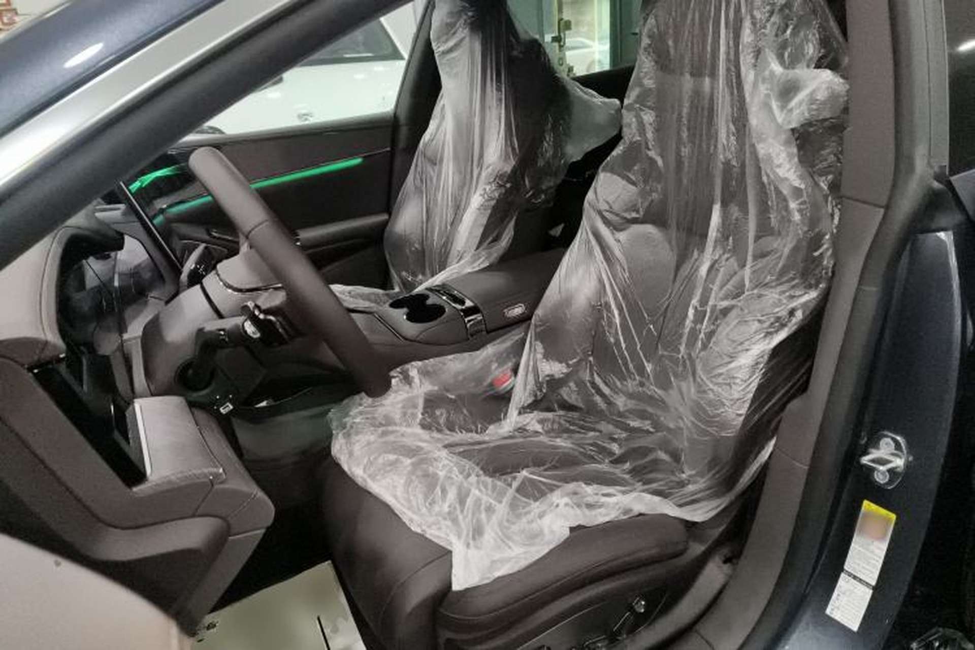 Used Denza Z9 2024 1100 km Four-Wheel Drive Max Version Left Front Seat