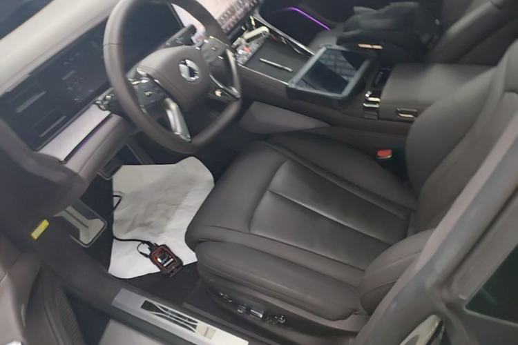 Used Denza Z9 2024 1100 km All-Wheel-Drive Ultra Version Left Front Seat