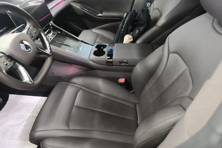 Used Denza Z9 2024 630 km All-Wheel Drive Max Version Left Front Seat