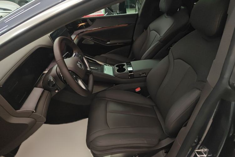Used Denza Z9 2024 1100 km All-Wheel-Drive Ultra Version Left Front Seat