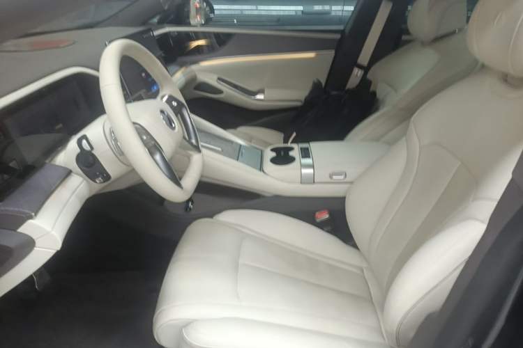 Used Denza Z9 2024 1100 km Four-Wheel Drive Max Version Left Front Seat