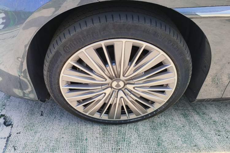 Used Denza Z9 2024 1100 km All-Wheel-Drive Ultra Version Left Front Wheel Hub